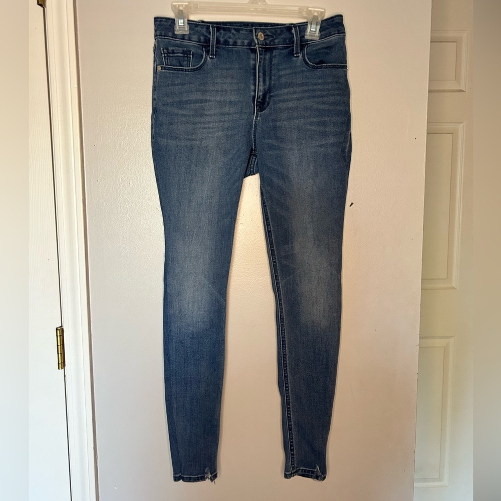 Plain skinny jeans.